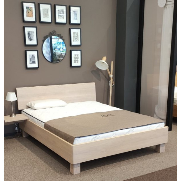 Bed "Acorn on legs"
